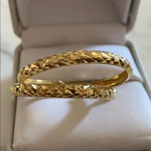 14 K gold 1” / 1/4 hoops earrings. 3.6 grams.